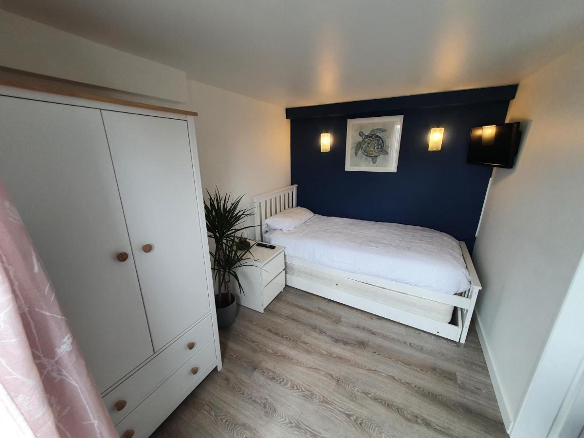 Lovely Private Studio Room With Own Kitchen And Bathroom. Set In The Popular Area Of Shiphay In Torquay And Only A Short Walk From Torbay Hospital Exteriör bild