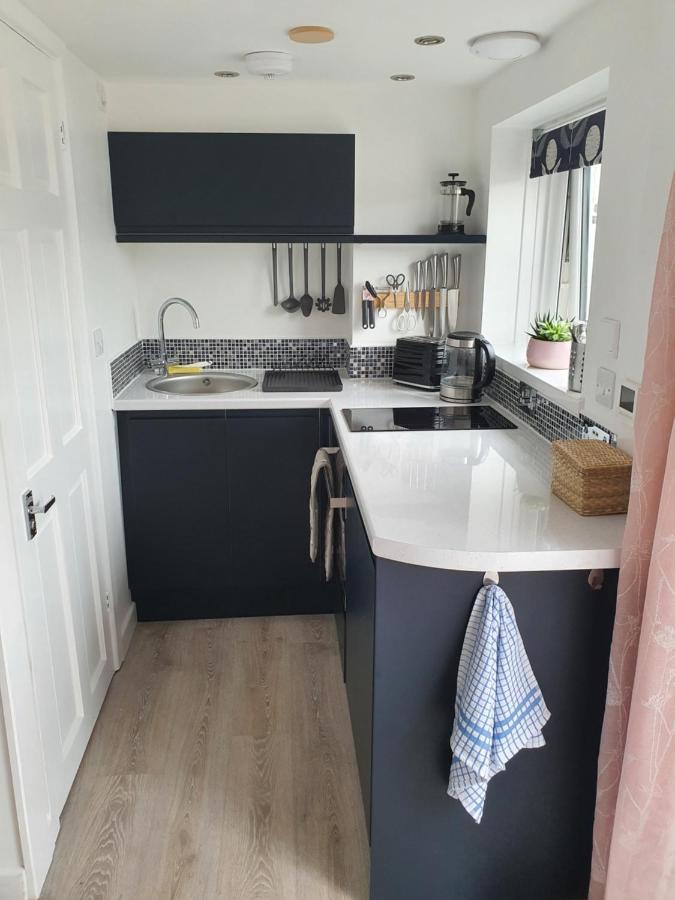 Lovely Private Studio Room With Own Kitchen And Bathroom. Set In The Popular Area Of Shiphay In Torquay And Only A Short Walk From Torbay Hospital Exteriör bild